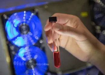 „Solarbatterie“ liefert auf Knopfdruck Wasserstoff aus Sonnenenergie